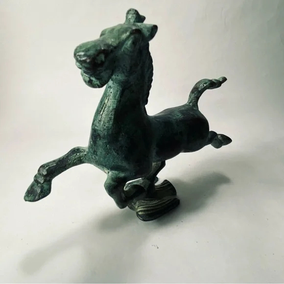 5 1/2" Vintage Reproduction of the Flying Horse of Gansu Statue Green Patina - Picture 11 of 16